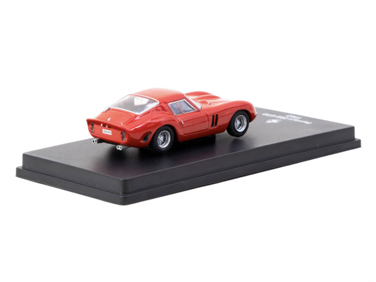 Car in Magazine CENTAURIA IXO  - مراجعة Die Cast Car 1 64 وسعره