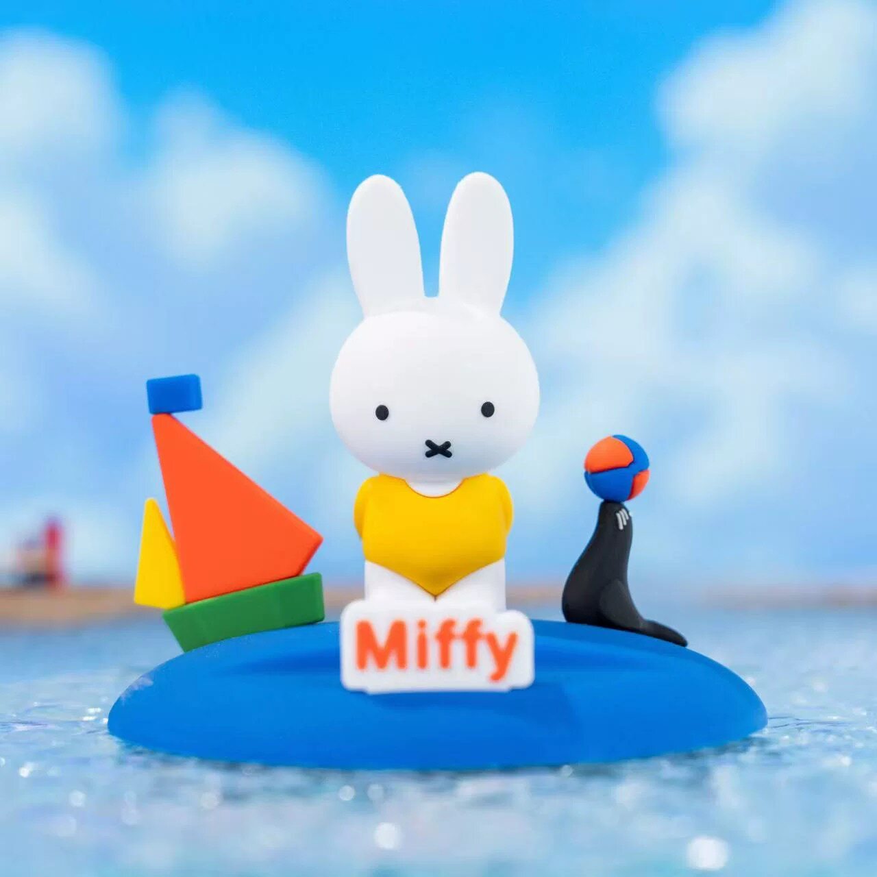 Miffy Seasons Companion A Vari - مراجعة Action Figure Stand وسعره